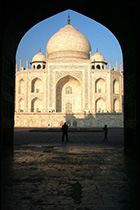 [ photo: 201-090 Taj Mahal (east side) through Jawab Entryway ]