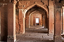 [ photo: 202-038 Arches & Columns at Emperor Akbar’s Palace ]