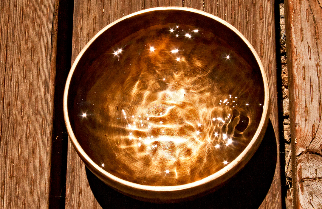 [photo] Tibetan Singing Bowl with Water