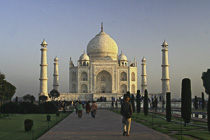 [ photo: Taj Mahal at Dawn, Agra, Uttar Pradesh, India, February 2010 (img 201-042) ]