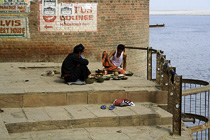 [ photo: Kashi, Bhadaini Ghat Lunch, Varanasi, Uttar Pradesh, India, February 2010 (img 195-015) ]