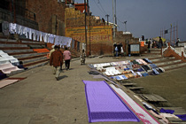 [ photo: Kashi, Harishchandra Ghat, Saris and Laundry, Varanasi, Uttar Pradesh, India, February 2010 (img 196-024) ]