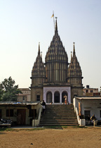 [ photo: Kashi, Mandir near Kushmanda Durga Temple, Varanasi, Uttar Pradesh, India, February 2010 (img 197-043) ]