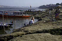 [ photo: Kashi, Assi Ghat, People and Boats, Varanasi, Uttar Pradesh, India, February 2010 (img 198-009) ]