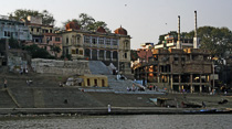 [ photo: Kashi Karnataka Ghat, Varanasi, Uttar Pradesh, India, February 2010 (img 198-036) ]